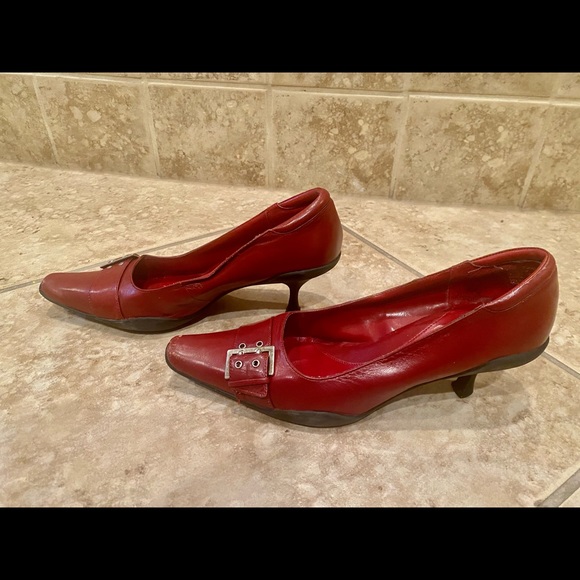 Kenneth Cole Reaction Kitten Heels - Picture 2 of 4